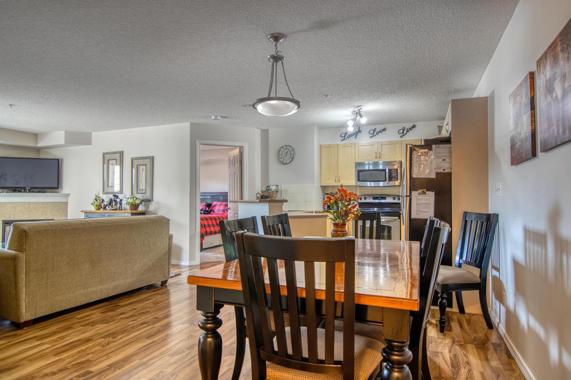Mountain Getaway Condo - 5 Min Walk To The Beach! Invermere Exterior photo