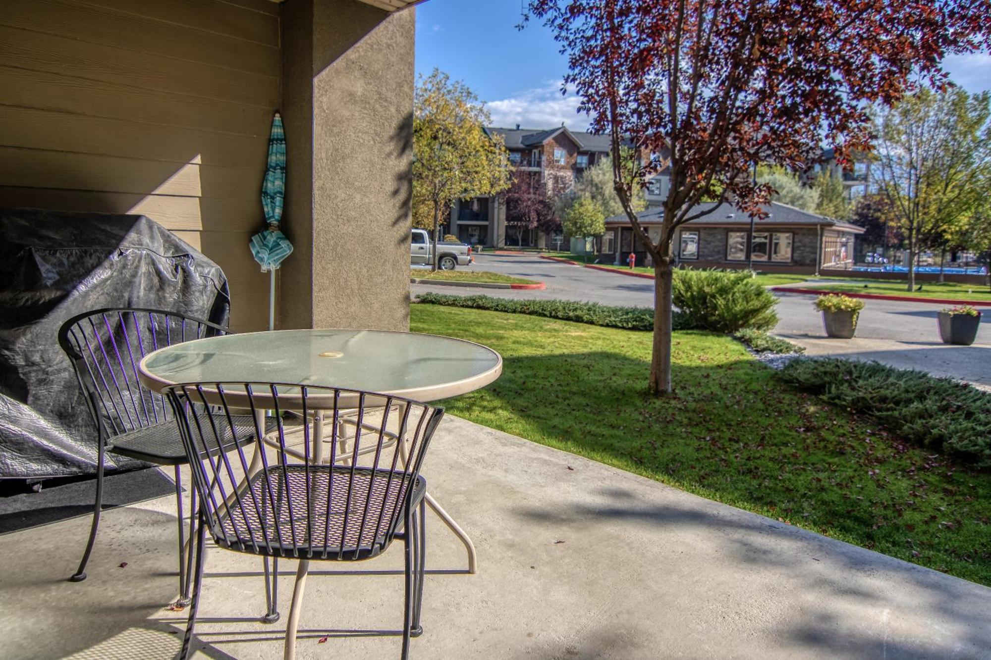 Mountain Getaway Condo - 5 Min Walk To The Beach! Invermere Exterior photo